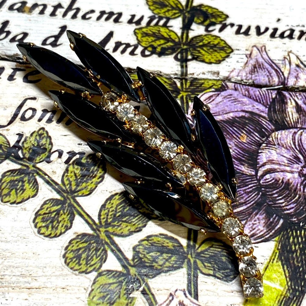 🍇Vintage Large Black Navette Rhinestone Brooch Pin